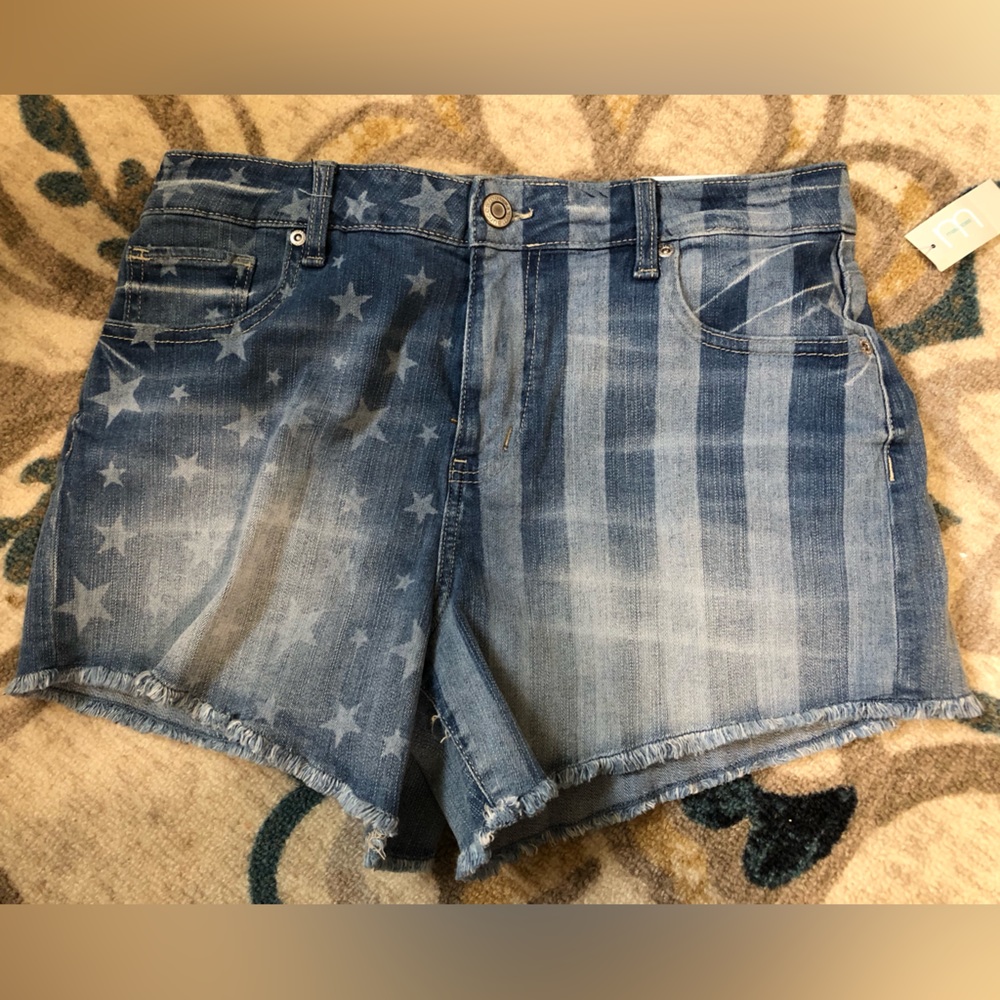 New w/ tags, Maurice’s High Rise Denim Shorts, Stars & Stripes, Size 12